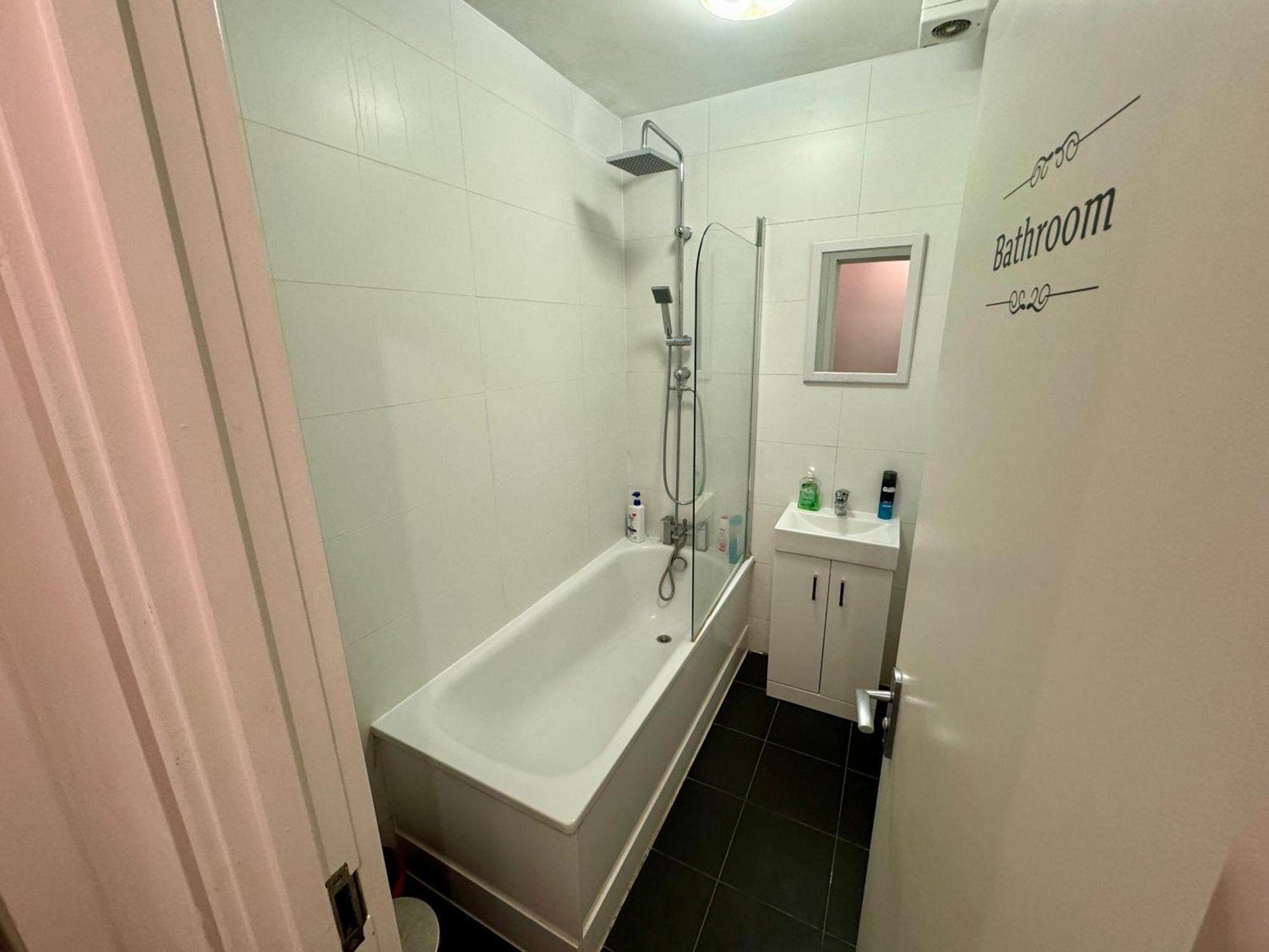 Cosmopolitan Comfort Private Bedrooms In Euston 106 London Exterior foto